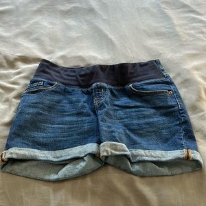 Old Navy maternity Jean shorts size 8